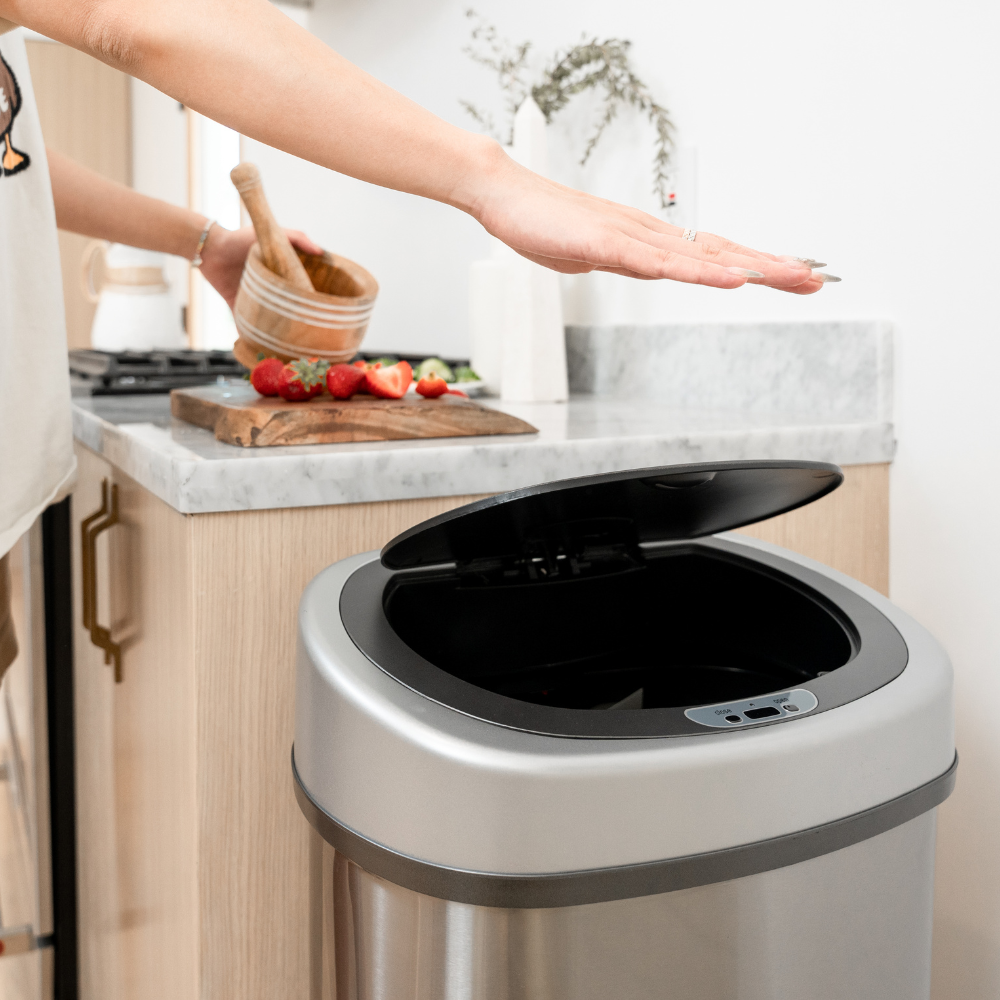 How Touchless Trash Cans Improve Hygiene at Home